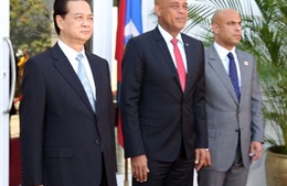 Thủ tướng Nguyễn Tấn Dũng hội đàm với Thủ tướng Haiti 
